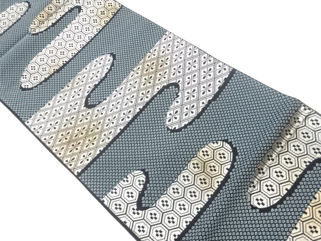 リサイクル　ヱ霞に亀甲・菱模様織出し全通袋帯